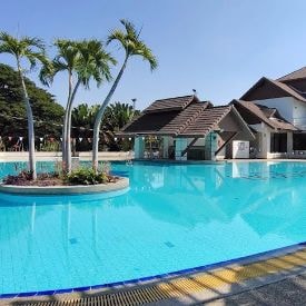 チェンマイの女性専用タイ古式マッサージスクール「V-チェンマイ」から徒歩2分のプール