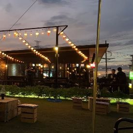 チェンマイの女性専用タイ古式マッサージスクール「V-チェンマイ」から徒歩10分のオシャレ居酒屋